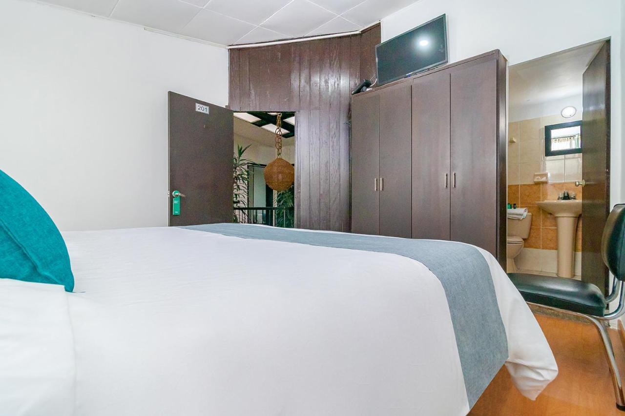 Ayenda 1080 Bogota Alpes Castellana Bed & Breakfast エクステリア 写真